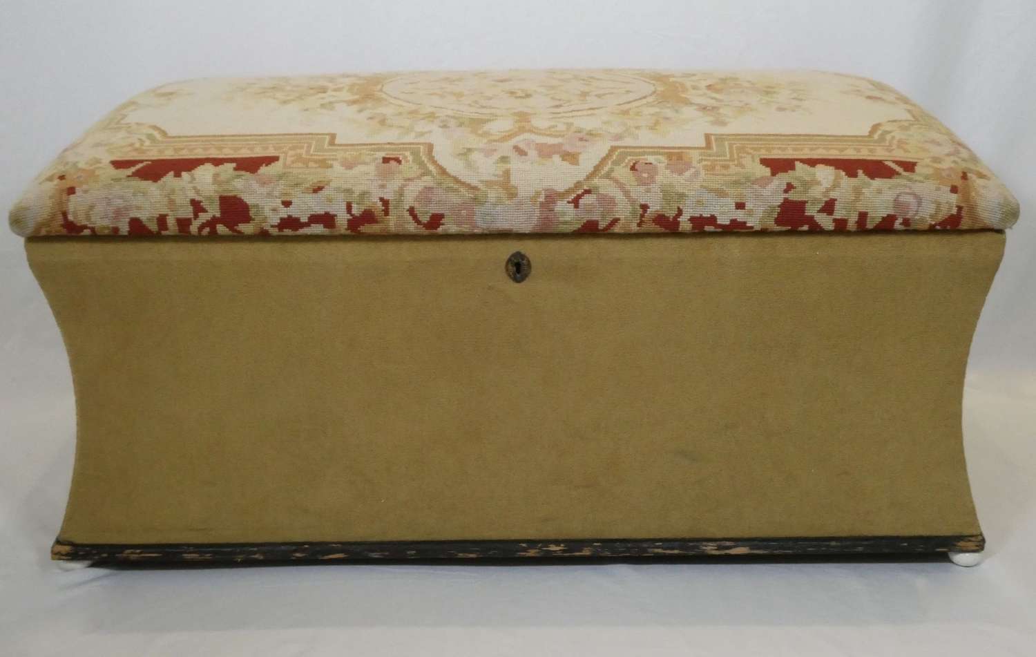 Ottoman with Embroidery Top